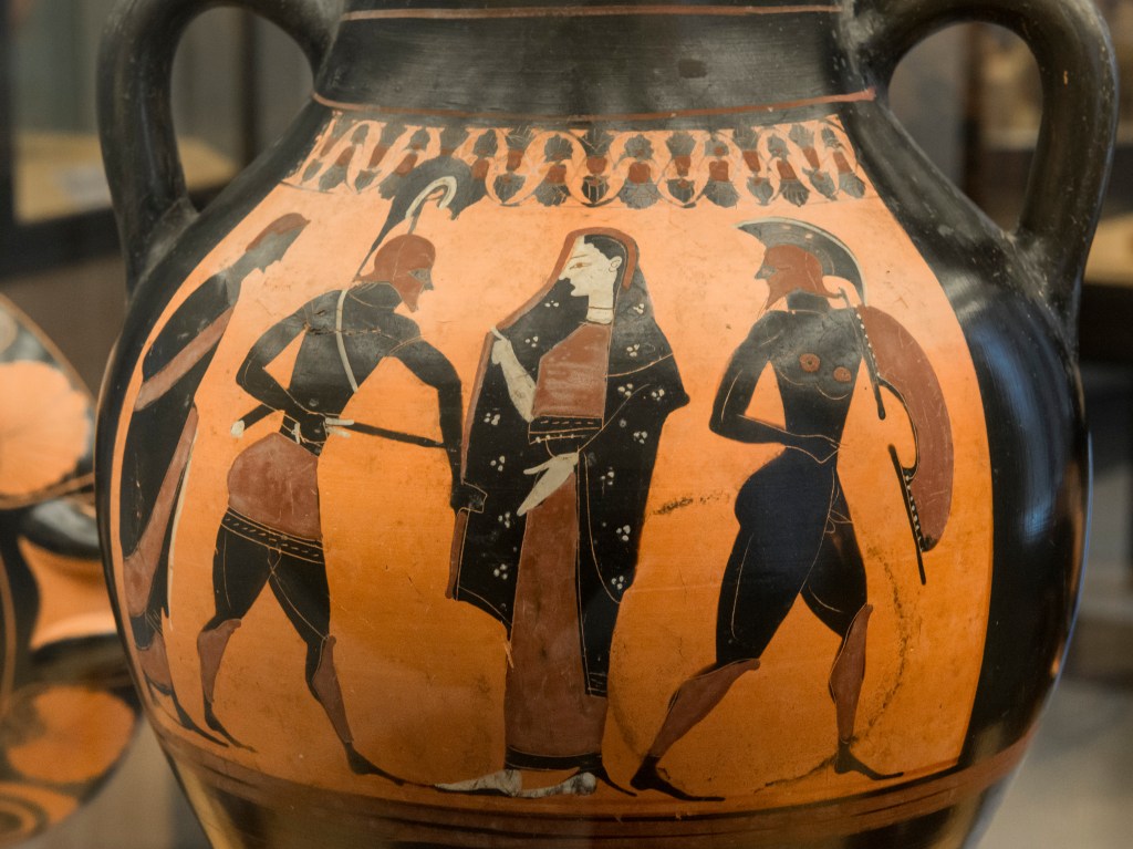 图片包含 室内, 花瓶, 舰, 餐桌

描述已自动生成